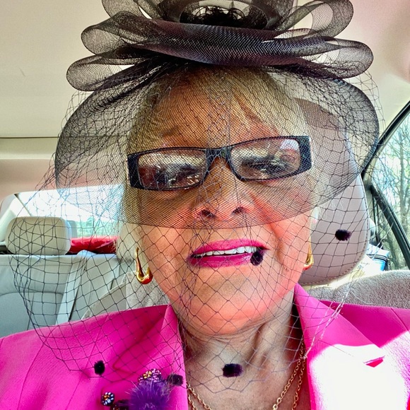 Meet your Posher, Shirley - Picture 4 of 7